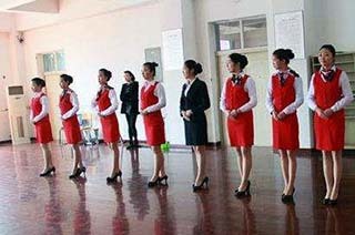翱翔藍天，禮儀先行 四川航空學?？粘藢I招生報名條件及禮儀服務解析